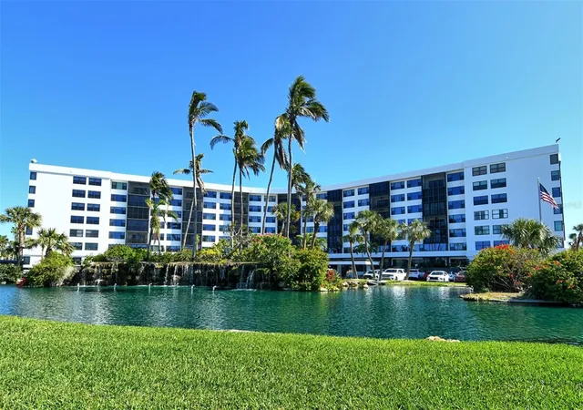 Listing Photo 4 - Condo for sale in building located at 5855 Midnight Pass Rd, Sarasota, FL 34242 - Unit #605