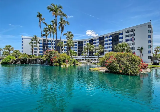 Listing Photo 5 - Condo for sale in building located at 5855 Midnight Pass Rd, Sarasota, FL 34242 - Unit #605