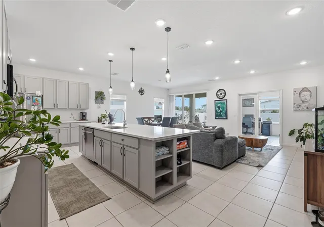 Photo 3 of Single family home for sale at 1901 Everson St, Bradenton, FL 34208 | MLS# A4706822 | Listing updated on 2026-09-23