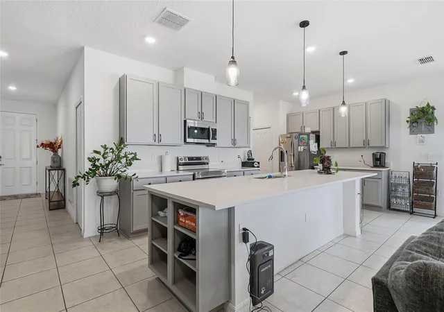Photo 4 of Single family home for sale at 1901 Everson St, Bradenton, FL 34208 | MLS# A4706822 | Listing updated on 2026-09-23
