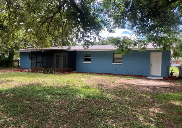 Photo 2 of Single family home for sale at 2013 Live Oak Dr, Fruitland Park, FL 34731 | MLS# O6443491 | Listing updated on 2026-09-22