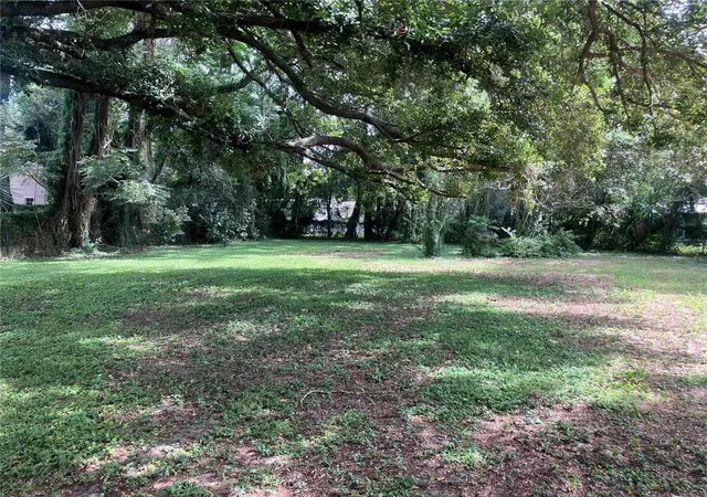 Photo 3 of Single family home for sale at 2013 Live Oak Dr, Fruitland Park, FL 34731 | MLS# O6443491 | Listing updated on 2026-09-22