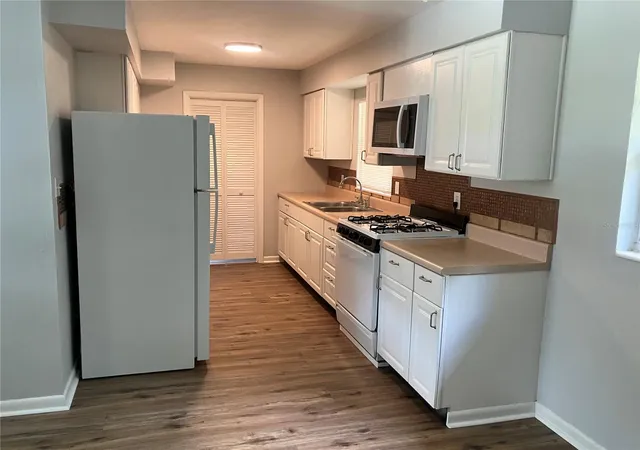 Photo 3 of Single family home for sale at 2013 Live Oak Dr, Fruitland Park, FL 34731 | MLS# O6443491 | Listing updated on 2026-09-22