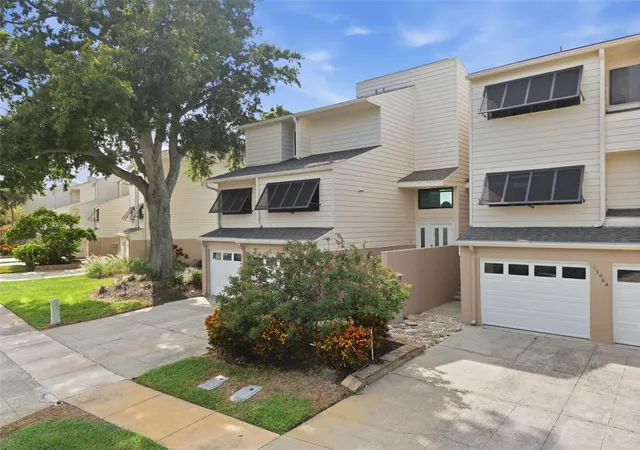 Photo 2 of Townhouse for sale at 13956 Lake Point Dr, Clearwater, FL 33762 | MLS# TB8550616 | Listing updated on 2026-09-22