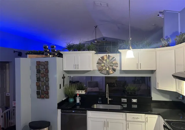 Photo 3 of Single family home for sale at 856 Delfino Pl, Lake Mary, FL 32746 | MLS# O6443498 | Listing updated on 2026-09-29
