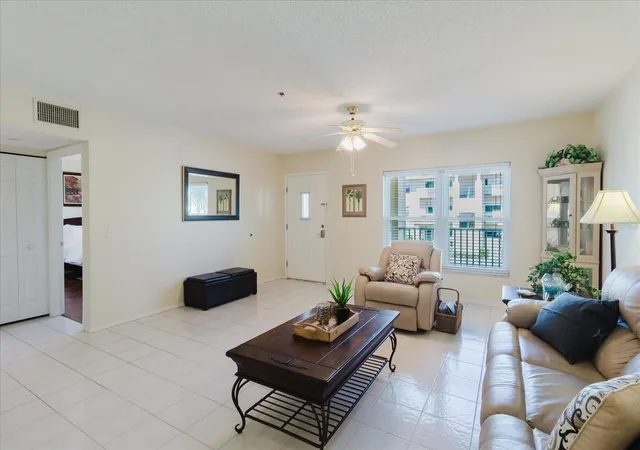 Listing Photo 4 - Condo for sale in building located at 2209 Utopian Dr E, Clearwater, FL 33763 - Unit #207