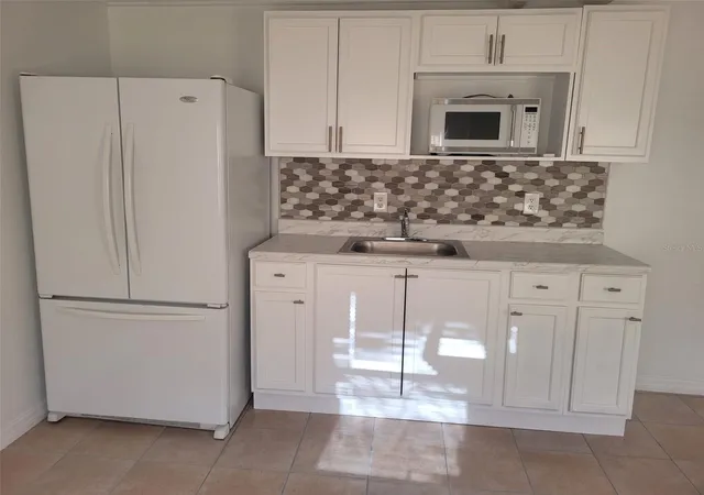 Photo 3 of Single family home for sale at 2108 Ridgemore Dr, Valrico, FL 33594 | MLS# TB8550622 | Listing updated on 2026-10-06