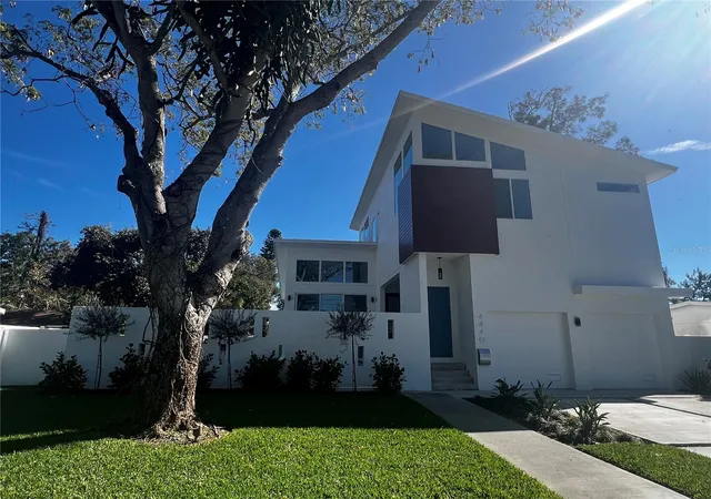 Photo 1 of Single family home for sale at 4440 Pompano Dr Se, Saint Petersburg, FL 33705 | MLS# TB8550626 | Listing updated on 2026-10-22