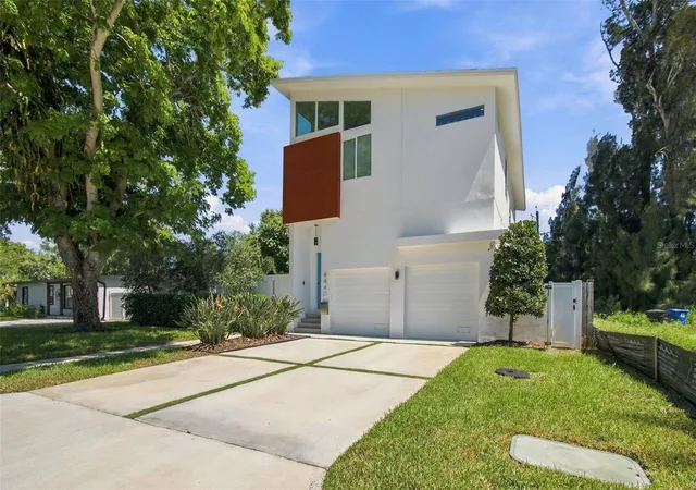 Photo 1 of Single family home for sale at 4440 Pompano Dr SE, Saint Petersburg, FL 33705 | MLS# TB8550626 | Listing updated on 2026-10-07