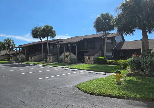 Photo 1 of Condo for sale at 927 Capri Isles Blvd #10, Venice, FL 34292 | MLS# N6145857 | Listing updated on 2026-09-22