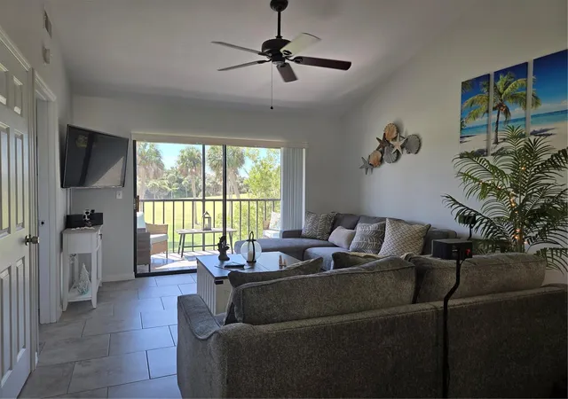 Photo 3 of Condo for sale at 927 Capri Isles Blvd #10, Venice, FL 34292 | MLS# N6145857 | Listing updated on 2026-09-22