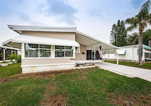 Photo 4 of Manufactured home for sale at 39820 US Hwy 19 N #237, Tarpon Springs, FL 34689 | MLS# TB8550635 | Listing updated on 2026-10-22
