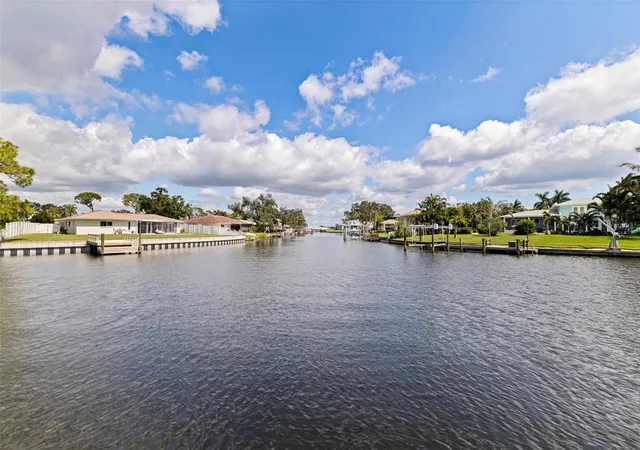 Photo 1 of Single family home for sale at 1894 Tanglewood Dr Ne, Saint Petersburg, FL 33702 | MLS# TB8550636 | Listing updated on 2026-10-21