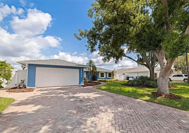 Photo 3 of Single family home for sale at 1894 Tanglewood Dr NE, Saint Petersburg, FL 33702 | MLS# TB8550636 | Listing updated on 2026-10-21