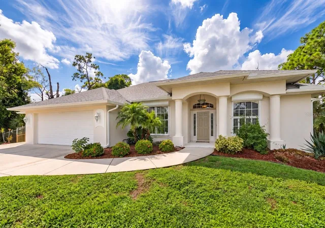 Photo 4 of Single family home for sale at 150 N Oxford Dr, Englewood, FL 34223 | MLS# C7530988 | Listing updated on 2026-10-06