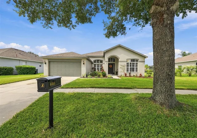 Photo 1 of Single family home for sale at 6315 Bridgevista Dr, Lithia, FL 33547 | MLS# TB8550642 | Listing updated on 2026-09-22