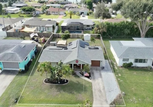 Photo 1 of Single family home for sale at 412 Redwood Rd, Venice, FL 34293 | MLS# A4706837 | Listing updated on 2026-10-12