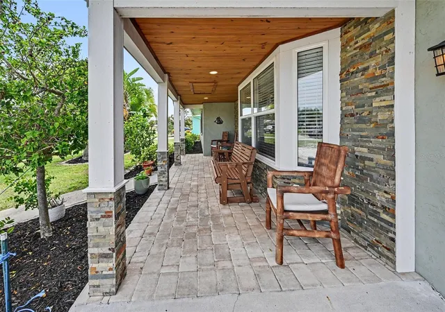 Photo 3 of Single family home for sale at 412 Redwood Rd, Venice, FL 34293 | MLS# A4706837 | Listing updated on 2026-10-12
