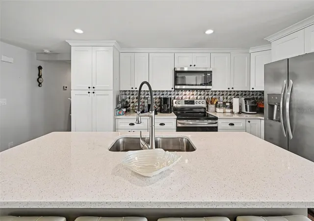 Photo 3 of Single family home for sale at 412 Redwood Rd, Venice, FL 34293 | MLS# A4706837 | Listing updated on 2026-10-12
