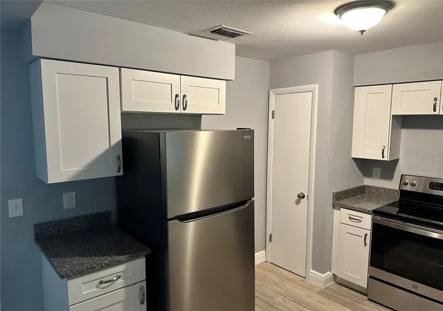 Photo 4 of Single family home for sale at 4533 Lemans Dr, Orlando, FL 32808 | MLS# O6443518 | Listing updated on 2026-10-11