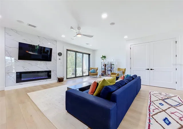 Photo 4 of Townhouse for sale at 101 W Warren Ave #3, Tampa, FL 33602 | MLS# TB8550656 | Listing updated on 2026-09-21