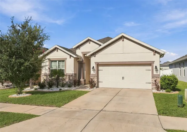 Photo 2 of Single family home for sale at 944 Old Windsor Way, Spring Hill, FL 34609 | MLS# TB8550657 | Listing updated on 2026-09-24