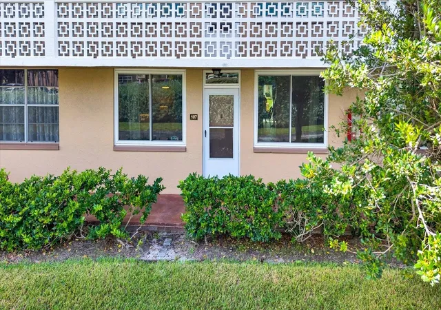 Condo for sale at 5095 Bay St NE #107, Saint Petersburg, FL 33703 | MLS# TB8550660