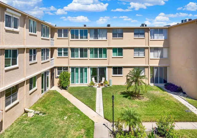 Photo 3 of Condo for sale at 5095 Bay St NE #107, Saint Petersburg, FL 33703 | MLS# TB8550660 | Listing updated on 2026-09-21