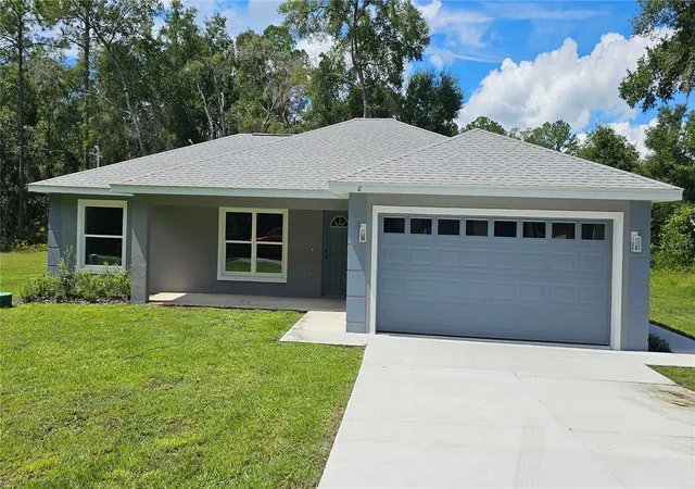 Single family home for sale at 6 Bay Pass Ter, OCKLAWAHA, FL 32179 | MLS# G5118071