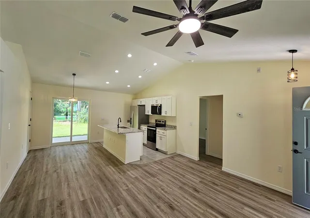 Photo 3 of Single family home for sale at 6 Bay Pass Ter, Ocklawaha, FL 32179 | MLS# G5118071 | Listing updated on 2026-09-24