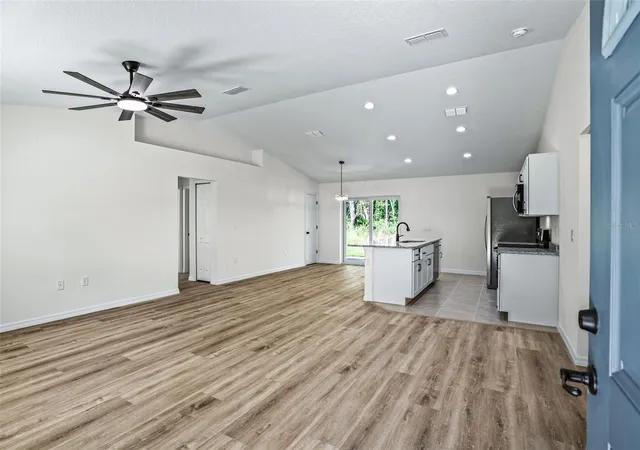 Photo 3 of Single family home for sale at 6 Bay Pass Ter, Ocklawaha, FL 32179 | MLS# G5118071 | Listing updated on 2026-10-07