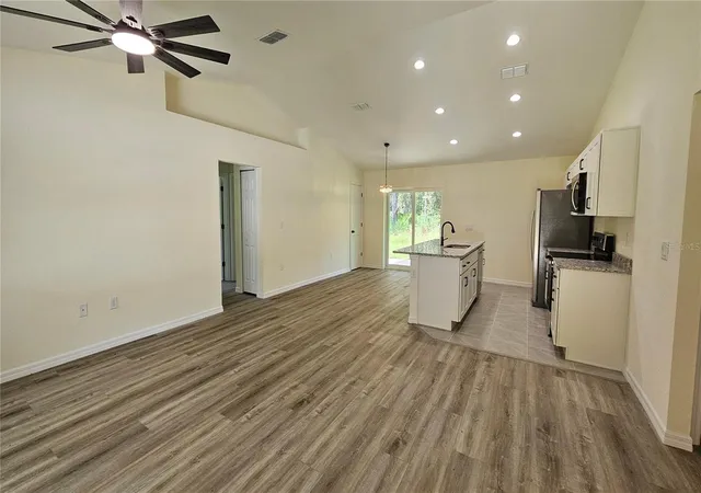 Photo 3 of Single family home for sale at 6 Bay Pass Ter, Ocklawaha, FL 32179 | MLS# G5118071 | Listing updated on 2026-09-24