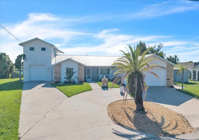 Photo 3 of Single family home for sale at 795 S Ellicott Cir, Port Charlotte, FL 33952 | MLS# C7530992 | Listing updated on 2026-10-21