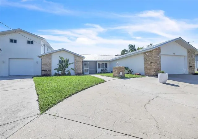 Photo 4 of Single family home for sale at 795 S Ellicott Cir, Port Charlotte, FL 33952 | MLS# C7530992 | Listing updated on 2026-10-21