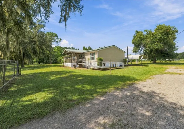 Photo 3 of Manufactured home for sale at 8611 County Line Rd, Lithia, FL 33547 | MLS# TB8550666 | Listing updated on 2026-09-26