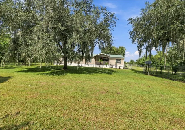 Photo 3 of Manufactured home for sale at 8611 County Line Rd, Lithia, FL 33547 | MLS# TB8550666 | Listing updated on 2026-09-26