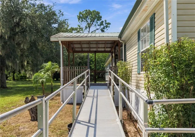 Photo 4 of Manufactured home for sale at 8611 County Line Rd, Lithia, FL 33547 | MLS# TB8550666 | Listing updated on 2026-09-26