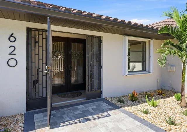 Photo 3 of Single family home for sale at 620 Hibiscus Dr, Venice, FL 34285 | MLS# N6145860 | Listing updated on 2026-10-22