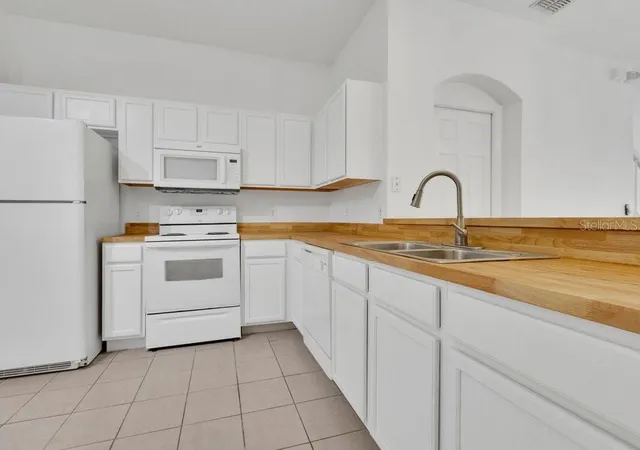 Photo 4 of Townhouse for sale at 9811 Fan Palm Way, Tampa, FL 33610 | MLS# O6443539 | Listing updated on 2026-09-21