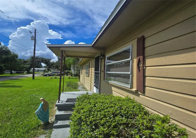 Photo 4 of Single family home for sale at 304 Palm Ave, Seffner, FL 33584 | MLS# TB8550683 | Listing updated on 2026-09-22
