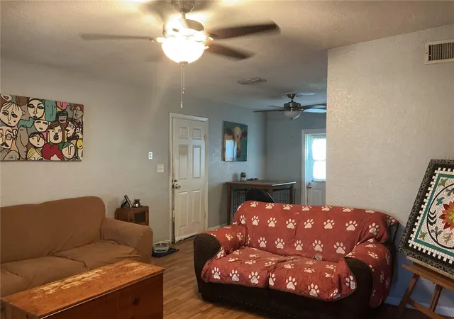 Photo 4 of Single family home for sale at 4300 Walbridge St, Orlando, FL 32809 | MLS# O6443543 | Listing updated on 2026-09-22