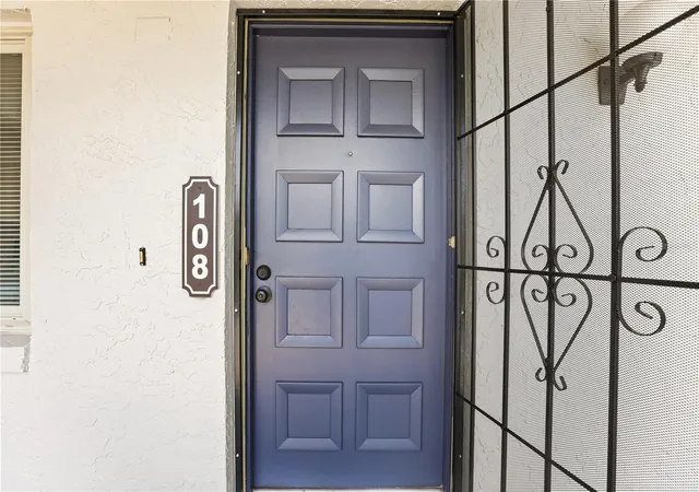 Listing Photo 4 - Condo for sale in building located at 11 Escondido Cir, ALTAMONTE SPRINGS, FL 32701 - Unit #108