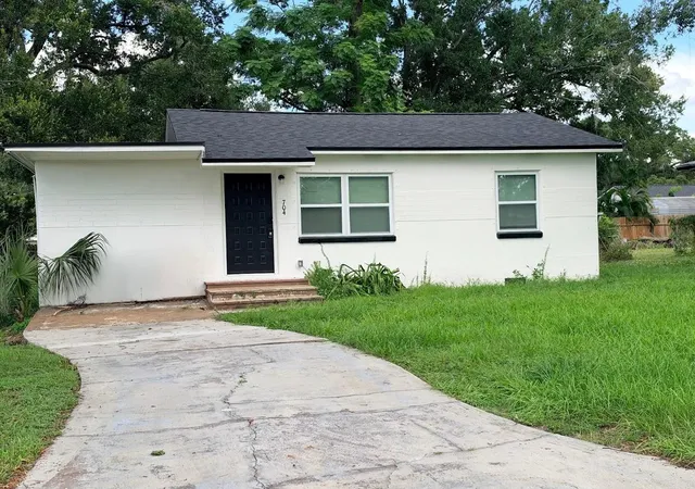 Photo 1 of Single family home for sale at 704 E Richmere St, Tampa, FL 33612 | MLS# TB8550688 | Listing updated on 2026-09-21