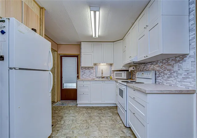Photo 2 of Manufactured home for sale at 6128 Ridgewood Dr, Zephyrhills, FL 33542 | MLS# TB8550689 | Listing updated on 2026-09-21