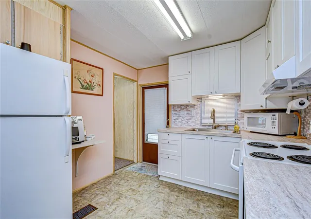 Photo 3 of Manufactured home for sale at 6128 Ridgewood Dr, Zephyrhills, FL 33542 | MLS# TB8550689 | Listing updated on 2026-09-21