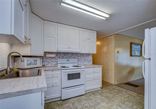 Photo 4 of Manufactured home for sale at 6128 Ridgewood Dr, Zephyrhills, FL 33542 | MLS# TB8550689 | Listing updated on 2026-09-21