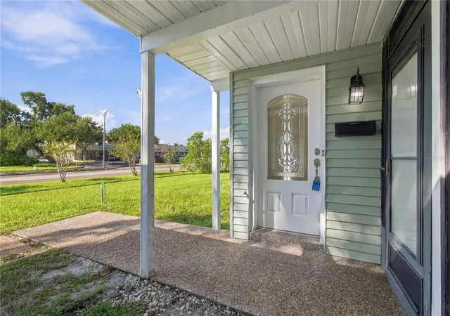 Photo 1 of Single family home for sale at 10312 Lake Carroll Way, Tampa, FL 33618 | MLS# TB8550690 | Listing updated on 2026-10-23