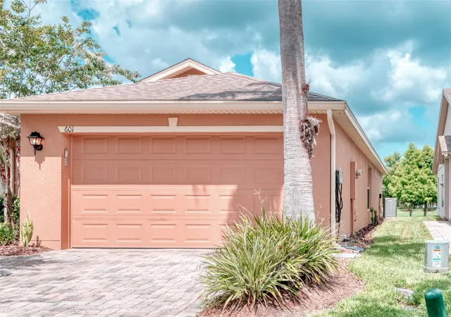 Photo 3 of Single family home for sale at 601 Grand Cnl Dr, Kissimmee, FL 34759 | MLS# S5158004 | Listing updated on 2026-09-23