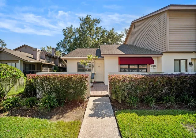 Photo 1 of Townhouse for sale at 801 Oak Park Pl, Brandon, FL 33511 | MLS# TB8550695 | Listing updated on 2026-10-06