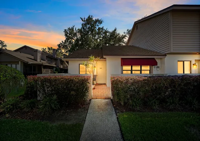 Photo 2 of Townhouse for sale at 801 Oak Park Pl, Brandon, FL 33511 | MLS# TB8550695 | Listing updated on 2026-10-06